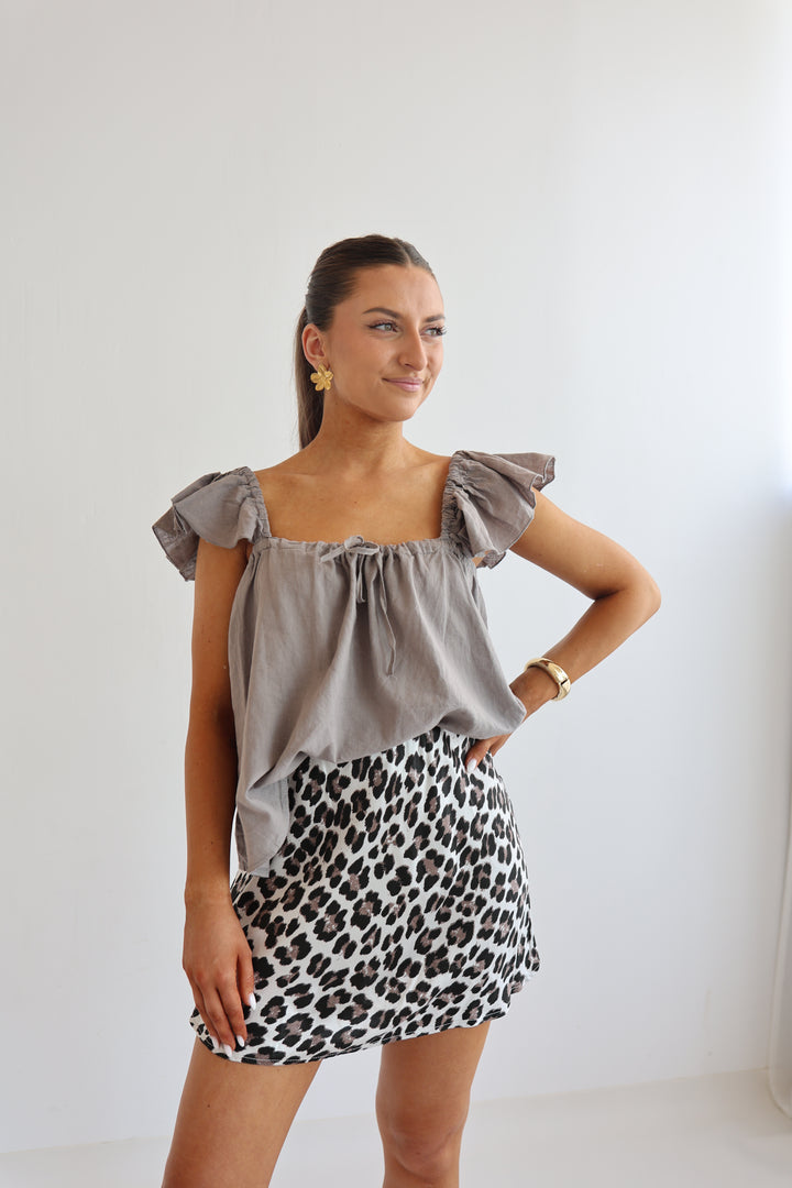 Kurzer Viskoserock mit Leoprint